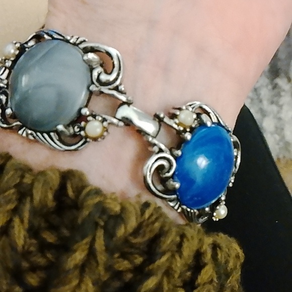 Elegant Multi-Color Stone Bracelet - Picture 4 of 16